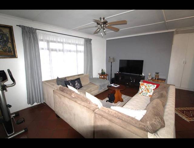 2 BEDROOM SIMPLEX FOR SALE IN MALVERN